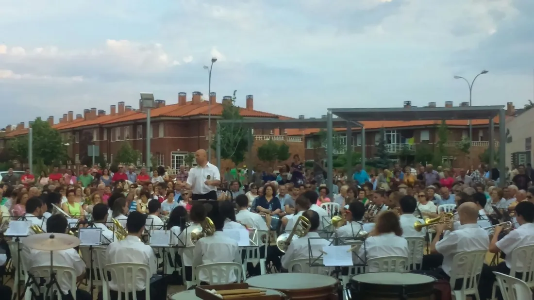 Foto 2 - La Banda cierra con &eacute;xito su primer concierto estival