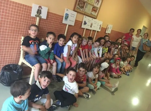 Foto 8 - Alumnos de infantil y primaria aprenden los oficios del CIFP Pico Frentes