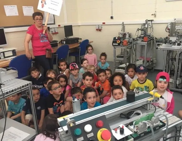 Foto 7 - Alumnos de infantil y primaria aprenden los oficios del CIFP Pico Frentes