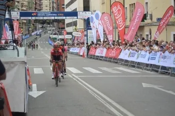 Foto 21 - Galer&iacute;a de fotos: Meta del Campeonato de Espa&ntilde;a de Ciclismo
