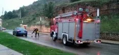 Los bomberos en el Soto Playa./SN