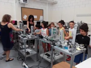 Foto 4 - Alumnos de infantil y primaria aprenden los oficios del CIFP Pico Frentes