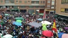 Foto 28 - La lluvia tambi&eacute;n ha querido estar en la fiesta
