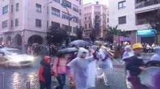 Foto 24 - La lluvia tambi&eacute;n ha querido estar en la fiesta