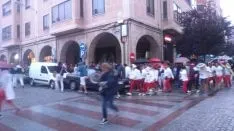 Foto 22 - La lluvia tambi&eacute;n ha querido estar en la fiesta