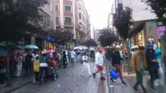 Foto 21 - La lluvia tambi&eacute;n ha querido estar en la fiesta