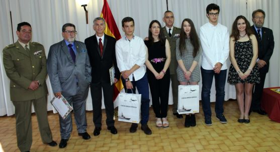 Foto de familia de los galardonados en el Día de la Subdelegación de Defensa en Soria. 
