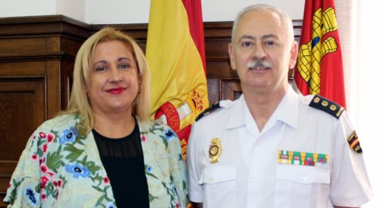 El nuevo comisario con la subdelegada del Gobierno en Soria.