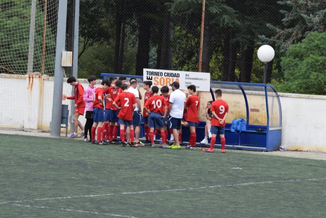 Foto 2 - El Torneo de F&uacute;tbol de Soria lo ganan el Villarreal y la Selecci&oacute;n LLeida en infantil y cadete