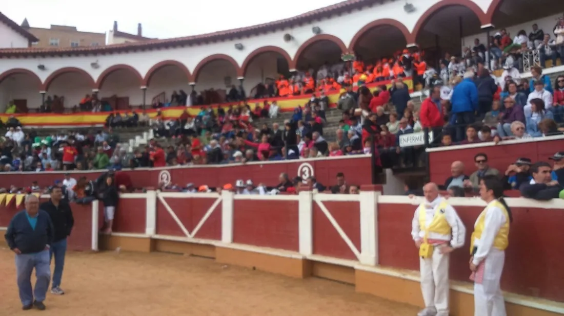 Foto 7 - Viernes de Toros fr&iacute;o y con menos p&uacute;blico en la plaza