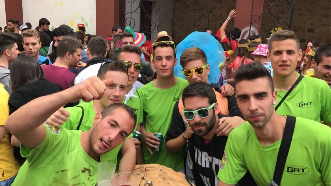 Foto 9 - La lluvia tambi&eacute;n ha querido estar en la fiesta