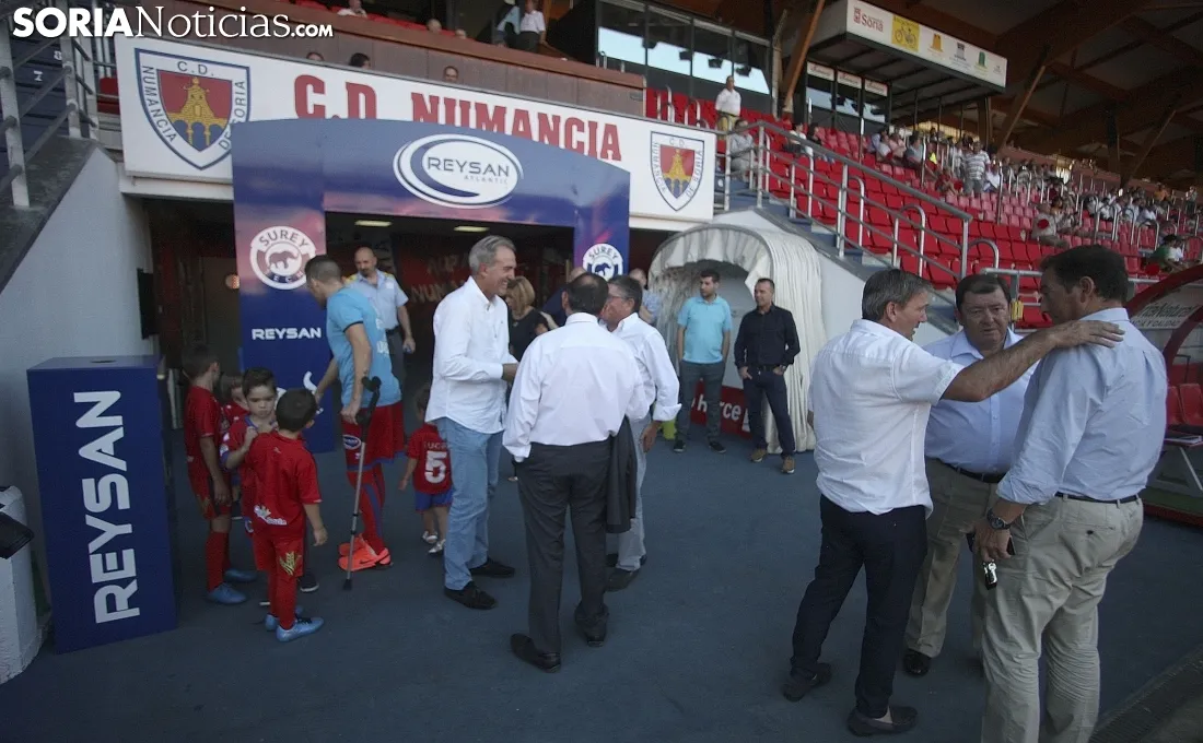 Foto 8 - Un Numancia &ldquo;reinventado&rdquo; se presenta ante la afici&oacute;n