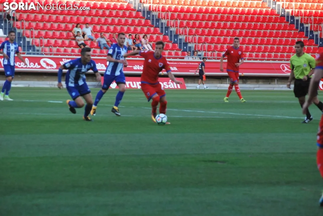 Foto 10 - Un Numancia &ldquo;reinventado&rdquo; se presenta ante la afici&oacute;n