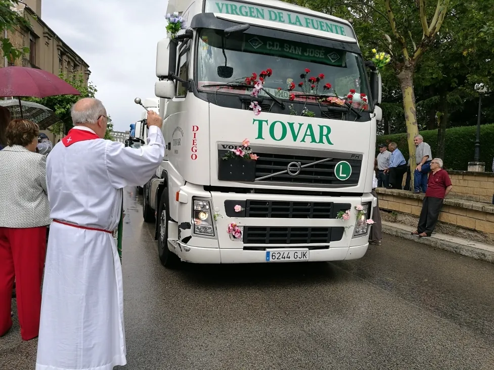 Imágenes de la bendición de vehículos/SN