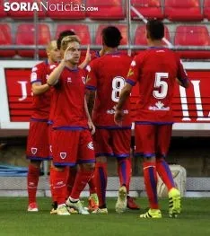 Foto 4 - Un Numancia &ldquo;reinventado&rdquo; se presenta ante la afici&oacute;n