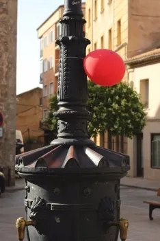 Foto 12 - Globos rojos anuncian las Fiestas de la juventud en Almaz&aacute;n