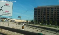 El camión de cerdos en la rotonda. / SN