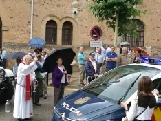 Imágenes de la bendición de vehículos/SN