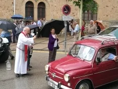 Imágenes de la bendición de vehículos/SN