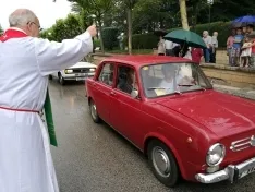 Imágenes de la bendición de vehículos/SN