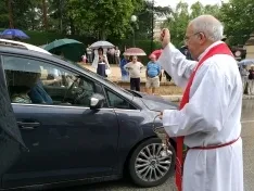 Imágenes de la bendición de vehículos/SN