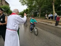Imágenes de la bendición de vehículos/SN