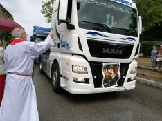 Imágenes de la bendición de vehículos/SN