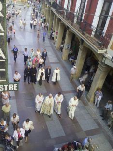 Foto 3 - La procesión de la Virgen del Carmen de la capital, arropada por cientos de personas