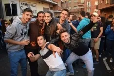 Foto 201 - Galer&iacute;a de fotos: Cientos de sorianos y visitantes subastan carne en un S&aacute;bado Ag&eacute;s muy participativo