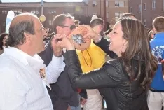 Foto 180 - Galer&iacute;a de fotos: Cientos de sorianos y visitantes subastan carne en un S&aacute;bado Ag&eacute;s muy participativo