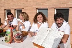 Foto 179 - Galer&iacute;a de fotos: Cientos de sorianos y visitantes subastan carne en un S&aacute;bado Ag&eacute;s muy participativo