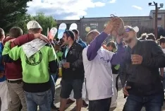 Foto 175 - Galer&iacute;a de fotos: Cientos de sorianos y visitantes subastan carne en un S&aacute;bado Ag&eacute;s muy participativo