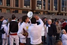 Foto 135 - Galer&iacute;a de fotos: Cientos de sorianos y visitantes subastan carne en un S&aacute;bado Ag&eacute;s muy participativo