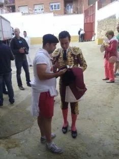 Foto 14 - Padilla sale por la puerta grande tras cortar una oreja a cada uno de su lote