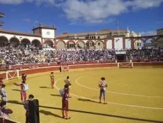 Foto 13 - Padilla sale por la puerta grande tras cortar una oreja a cada uno de su lote