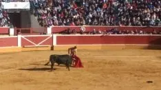 Foto 10 - Padilla sale por la puerta grande tras cortar una oreja a cada uno de su lote
