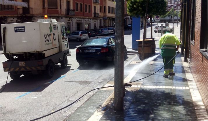 Limpieza con agua a presión./Ayto.