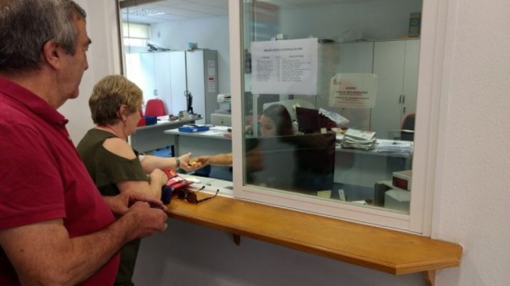 Mucho movimiento en las oficinas del club rojillo para adquirir el abono. /CDNumancia