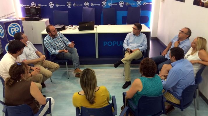 Reunión tras el congreso de mayo.