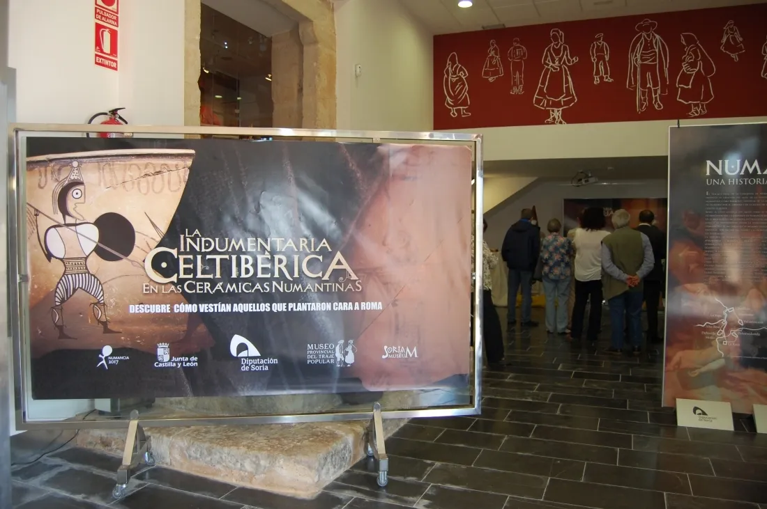 Un momento de la inauguración de la muestra./Dip.