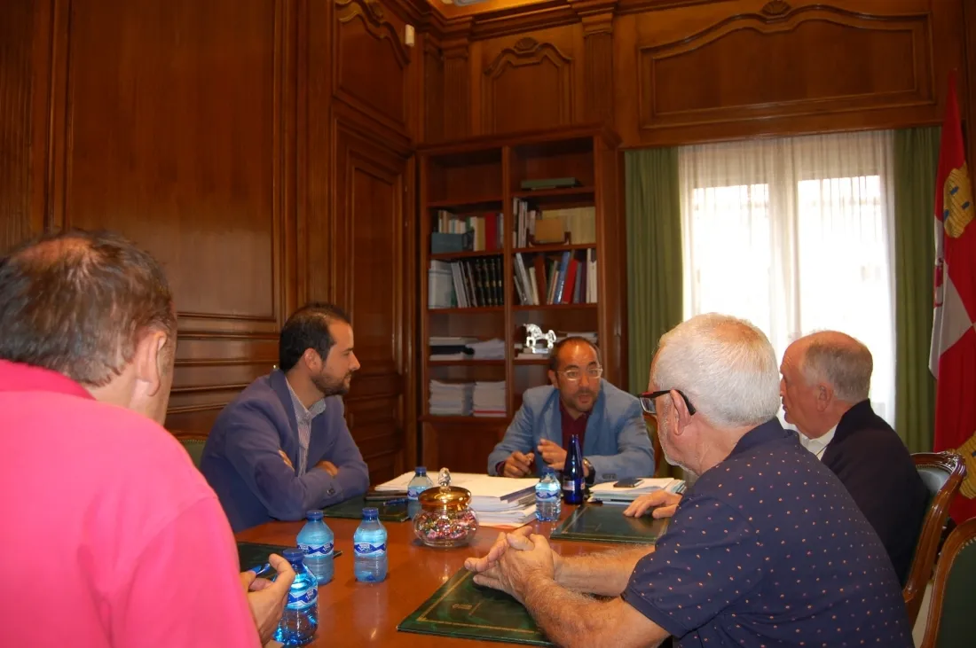 Foto 2 - Luis Rey se re&uacute;ne con los ayuntamientos para coordinar acciones de promoci&oacute;n del sendero Soria-Abejar