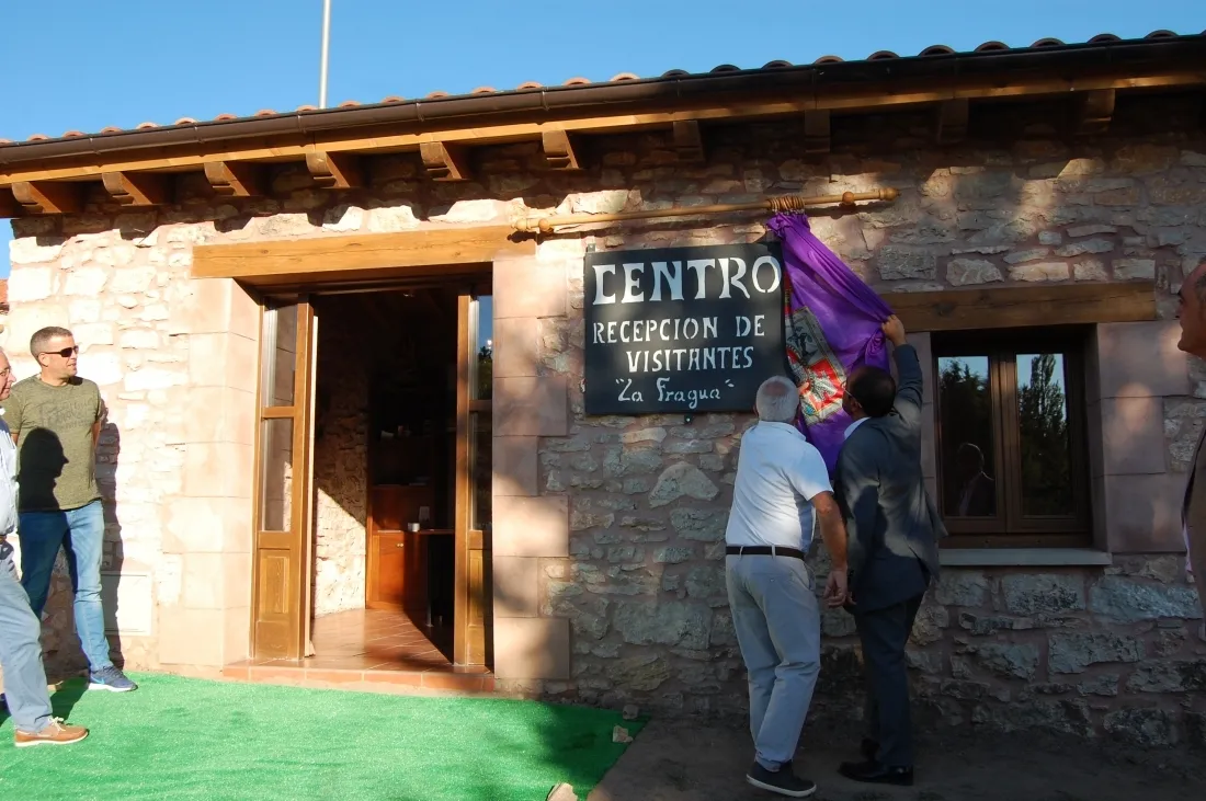 Luis Rey otros representantes en el acto. / Diputación.