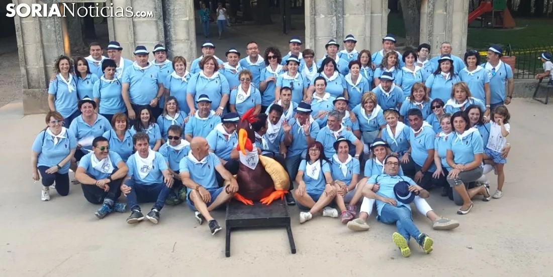 Los quintos del 67 este domingo en una foto de familia./SN