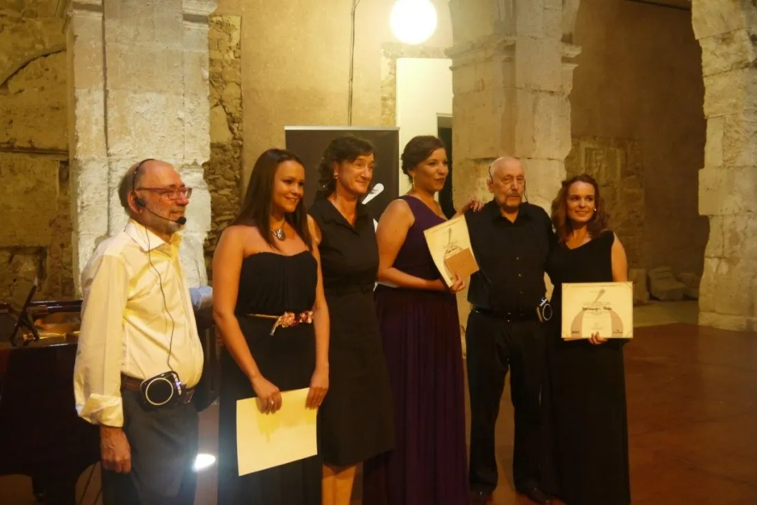 Foto 2 - Elena Rey y Luc&iacute;a Tavira ganan el IV concurso de Canto un Futuro
