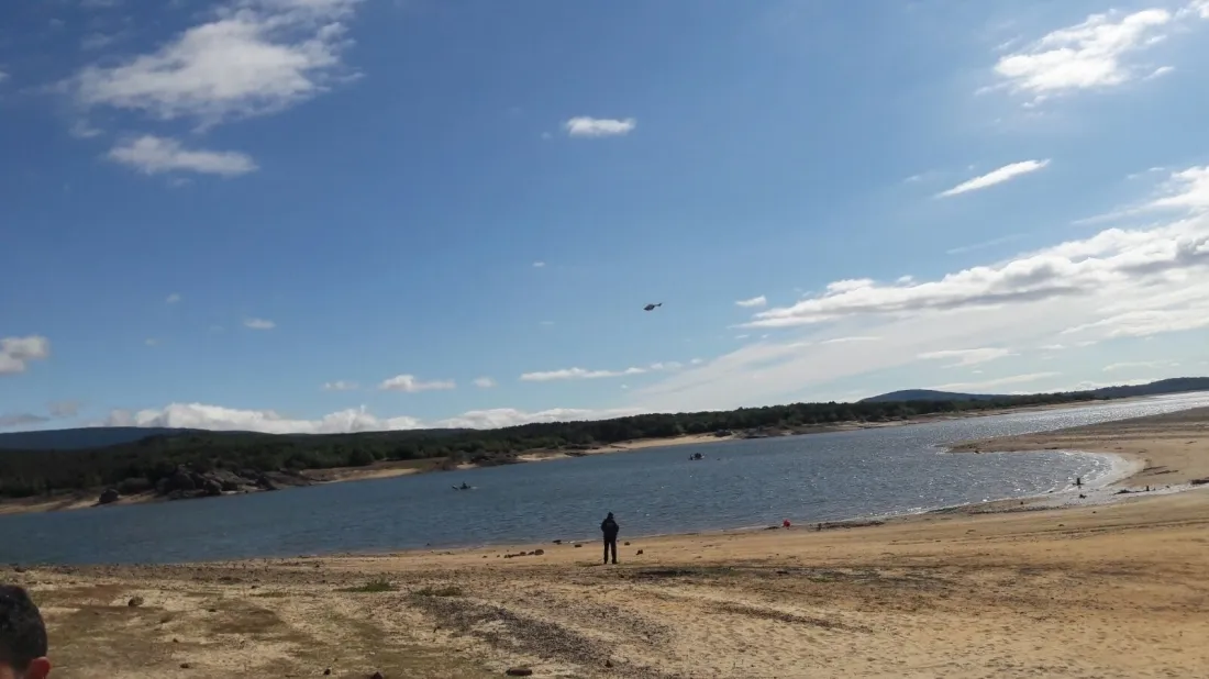 Imágenes de tareas de búsqueda en el pantano.