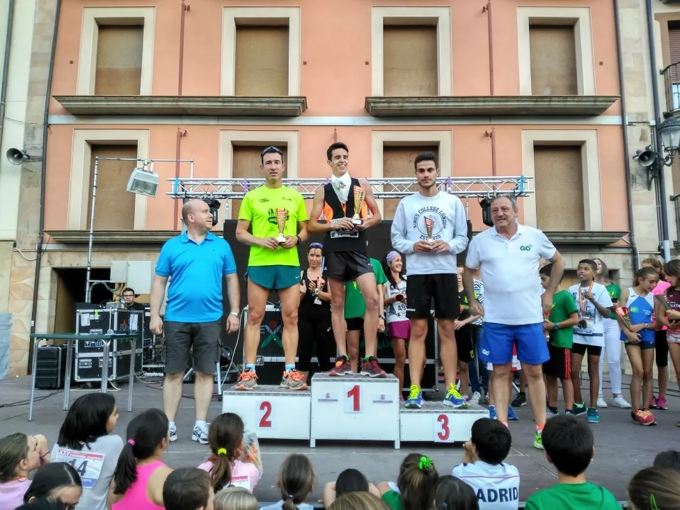 Foto 2 - Edgar Val y Cristina Mayor ganan la Carrera Popular Ferm&iacute;n Cacho de &Aacute;greda