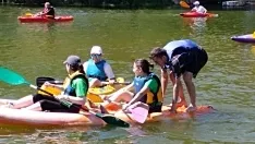 Foto 4 - Cerca de un centenar de pirag&uuml;istas participan en la XVI traves&iacute;a del Duero
