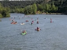 Foto 16 - Cerca de un centenar de pirag&uuml;istas participan en la XVI traves&iacute;a del Duero