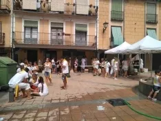 Foto 3 - Calurosa primera jornada de las fiestas del Burgo
