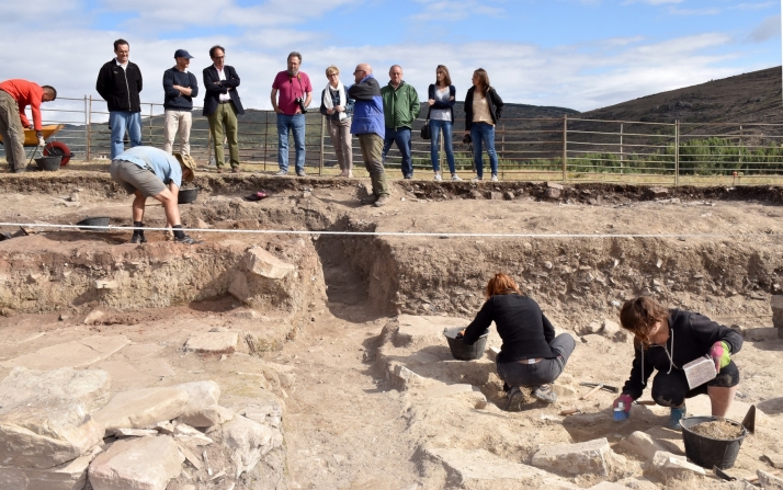 El equipo arqueológico de Los Casares busca concluir la excavación de una vivienda visigoda-altomedieval